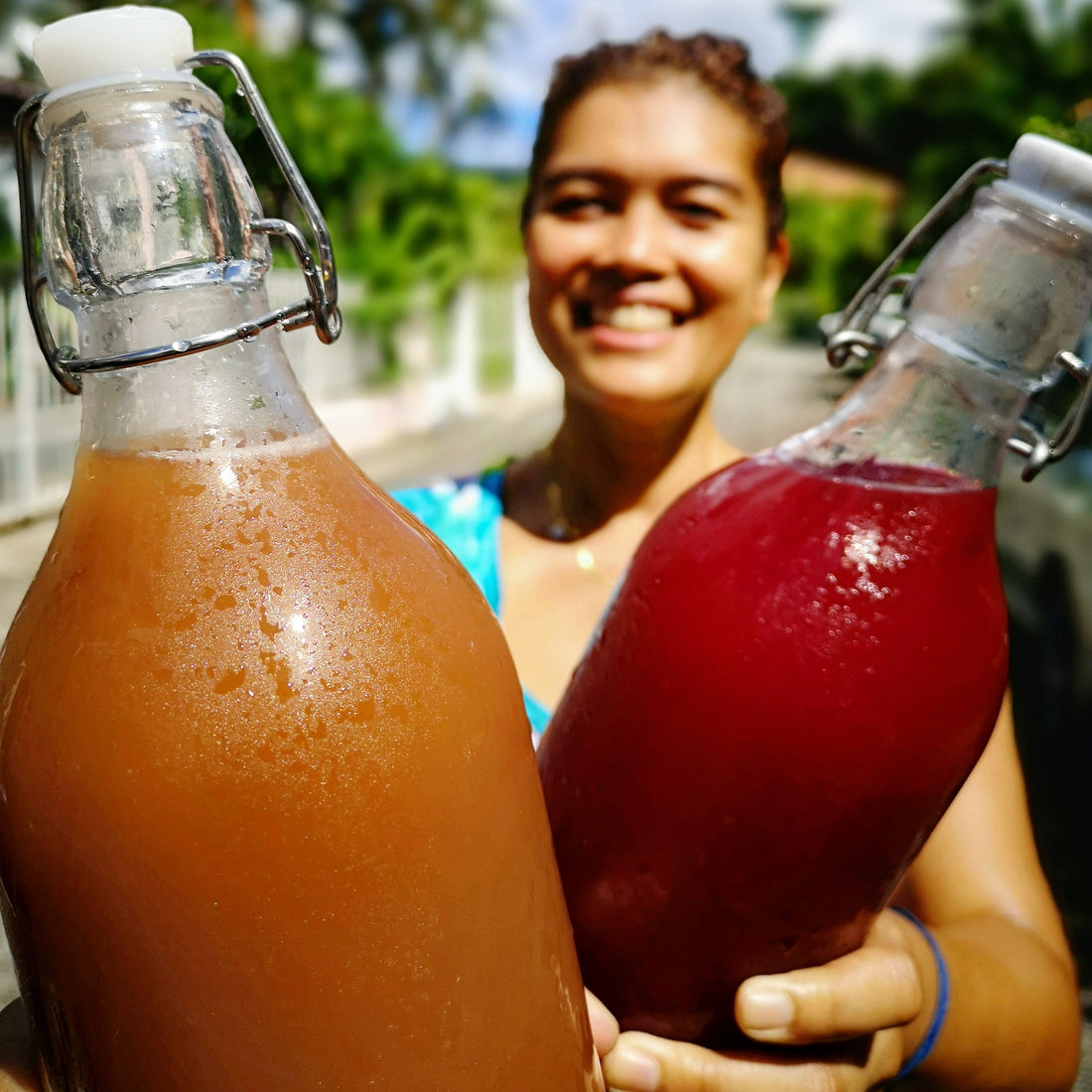 Alice-Thongchoodum-Holding-Kombucha